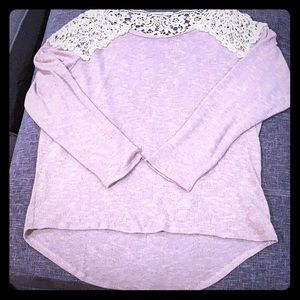 Long sleeve lace capped shirt